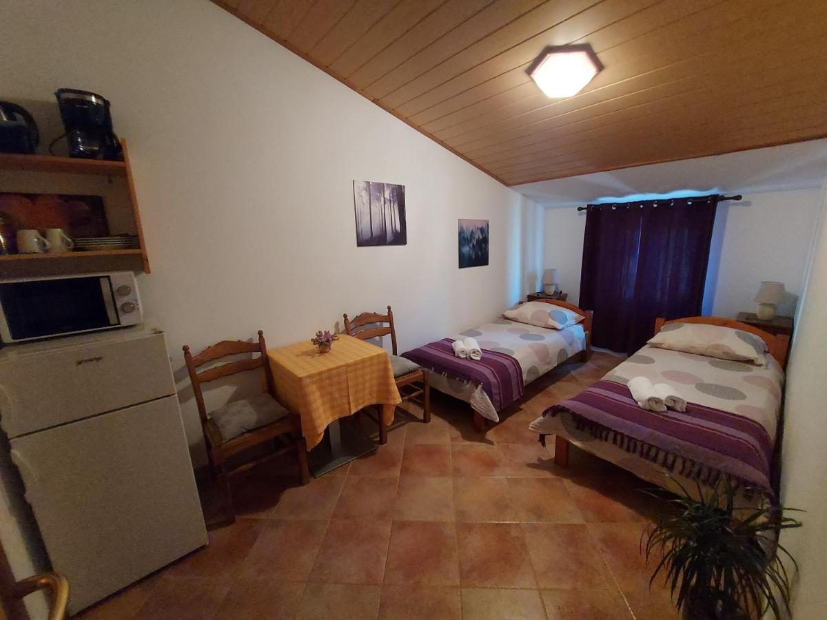 Bed and Breakfast Ranch Radin Бртонигла Екстер'єр фото