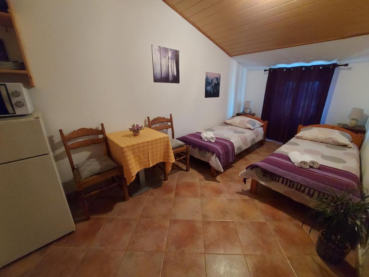 Bed and Breakfast Ranch Radin Бртонигла Екстер'єр фото