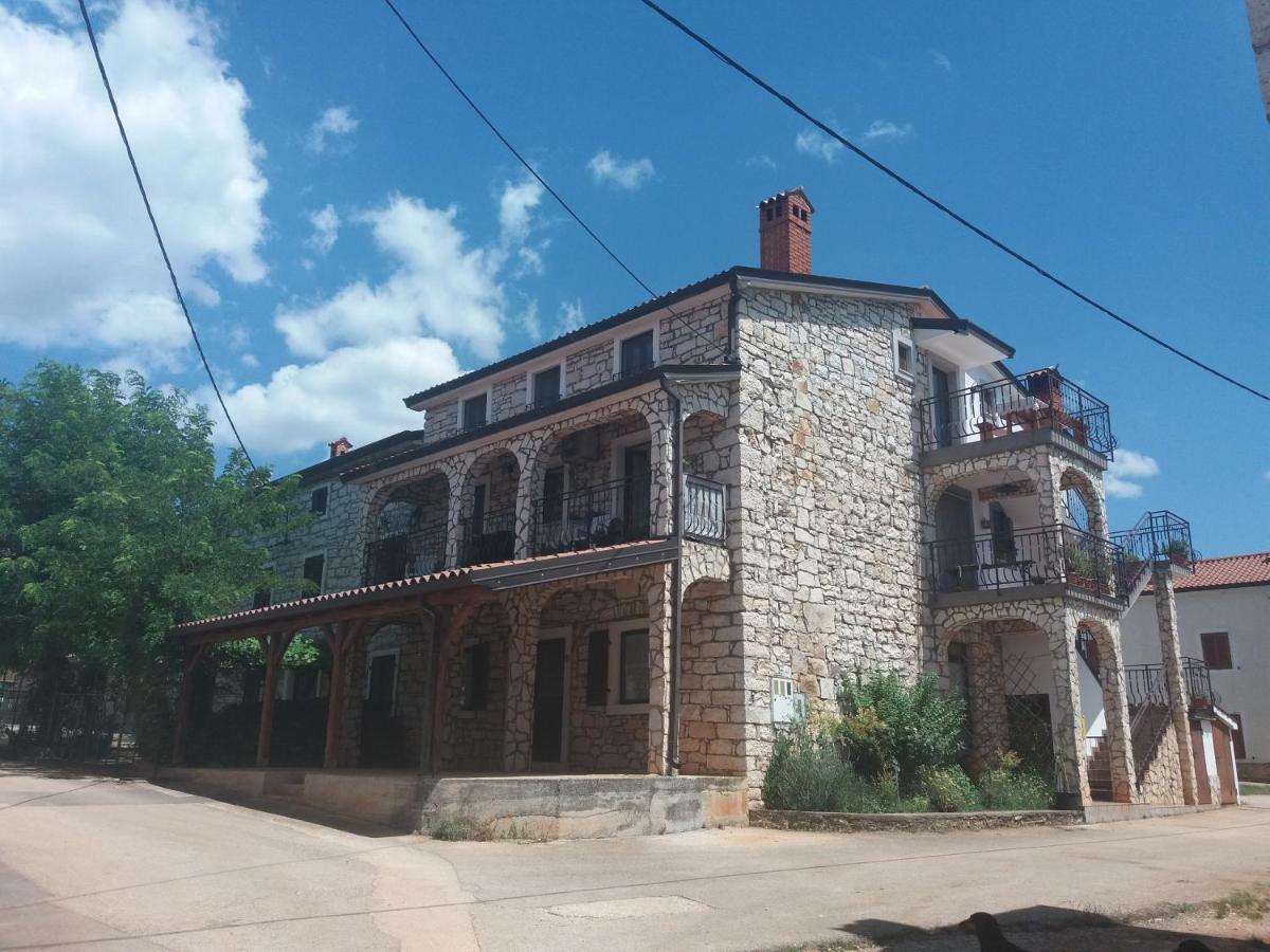 Bed and Breakfast Ranch Radin Бртонигла Екстер'єр фото